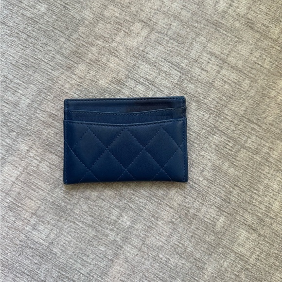 CHANEL Lambskin Quilted Card Holder - Picture 4 of 5